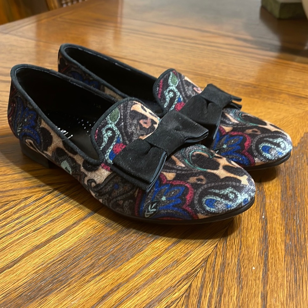 Vaneli Black Multicolor Paisley Velvet Bow Loafers